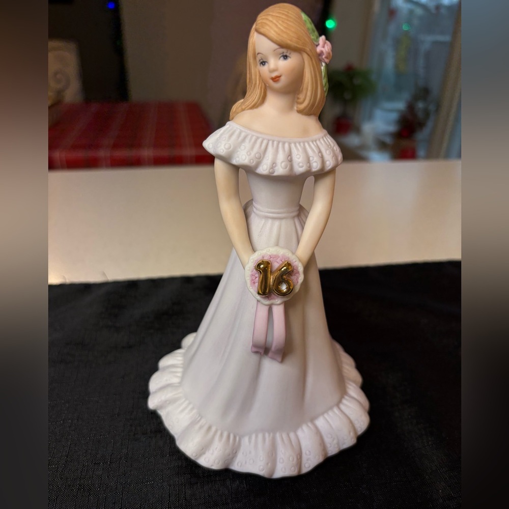 ‘Growing Up Girls’ Age 16 Porcelain Figurine - Picture 1 of 6